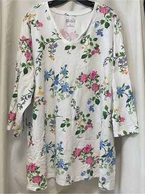 Easy Essentials 100% Cotton White Floral V-Neck with Pink and Blue Blooms